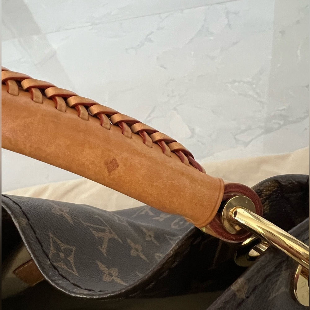 Authentic Louis Vuitton Monogram Artsy Handbag - Picture 12 of 15